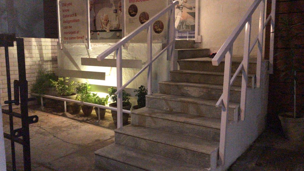 Front steps of Premiere EyeCare and Surgical Center