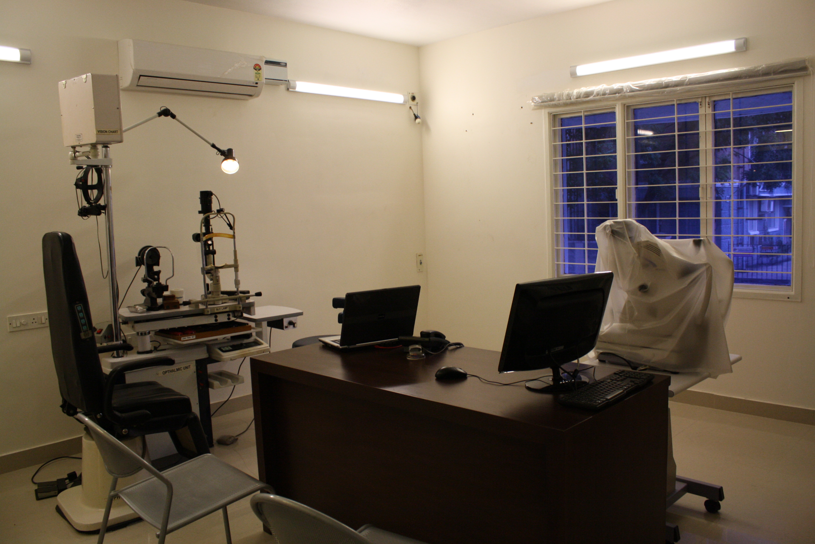 Clinic patient chair